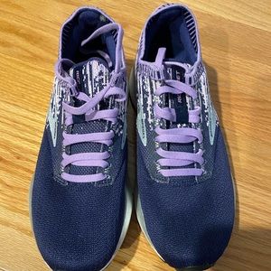 BRAND NEW Brooks sneakers